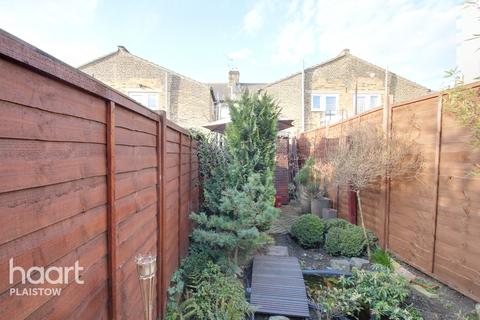 109 Cambus Road, London, E16 4AX