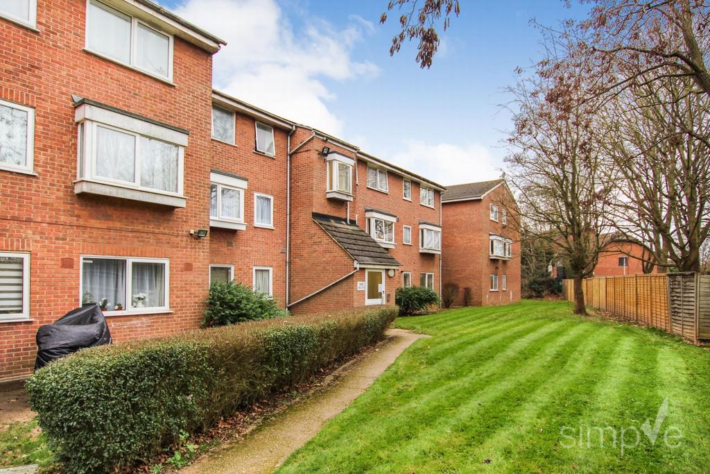 Evergreen Way, Hayes, London, UB3 2BH 2 bed flat £185,000