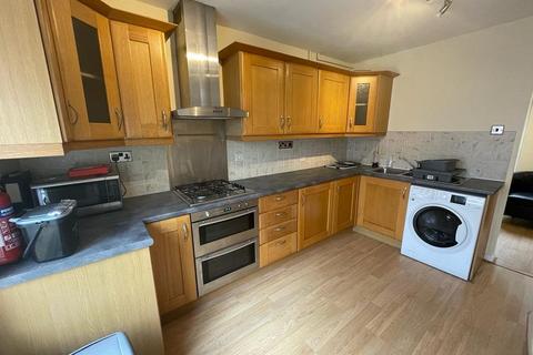 5 bedroom semi-detached house to rent, Freshfields Close, Norwich