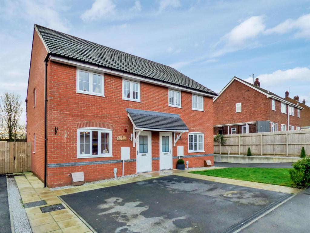 Magpie Avenue, Beverley, East Yorkshire, HU17 8GG 3 bed semidetached