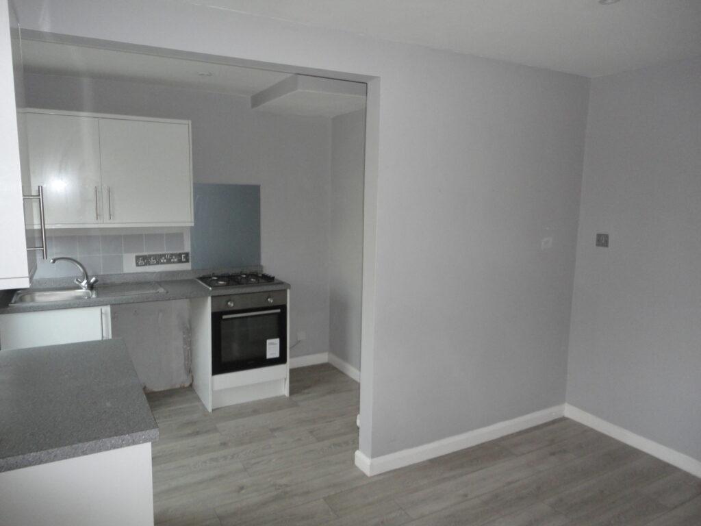 Barton Avenue, Paignton, Torbay, TQ3 3JQ 3 bed terraced house £1,025