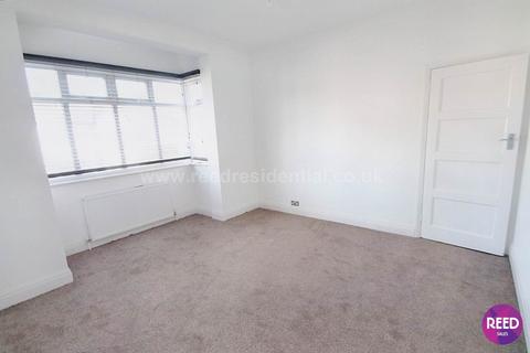 3 bedroom flat to rent, Finchley Road, Westcliff On Sea