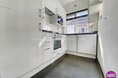 3 bedroom flat to rent, Finchley Road, Westcliff On Sea