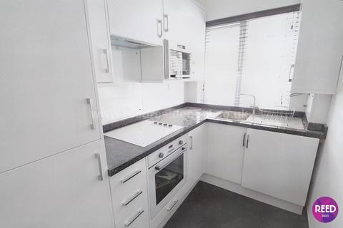 3 bedroom flat to rent, Finchley Road, Westcliff On Sea