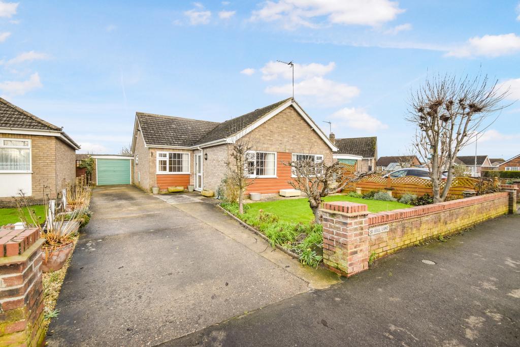 Hall Lane, Burgh Le Marsh, PE24 3 bed bungalow £245,000