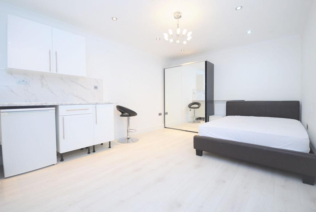 Corringway, Ealing W5 3AB Studio £949 pcm (£219 pw)