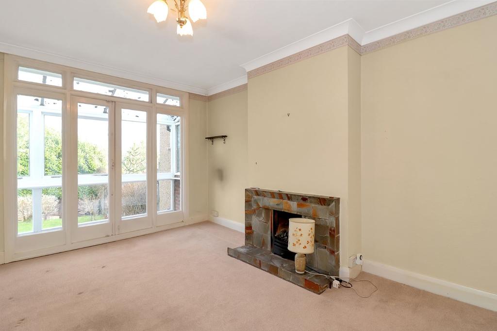 Abbots Rise, Kings Langley, Herts, WD4 2 bed bungalow £400,000