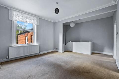 2 bedroom flat to rent, Archway Road, Highgate, N6