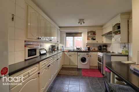 3 bedroom semi-detached house to rent, Copperfield, Chigwell