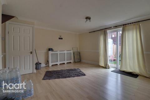 3 bedroom semi-detached house to rent, Copperfield, Chigwell