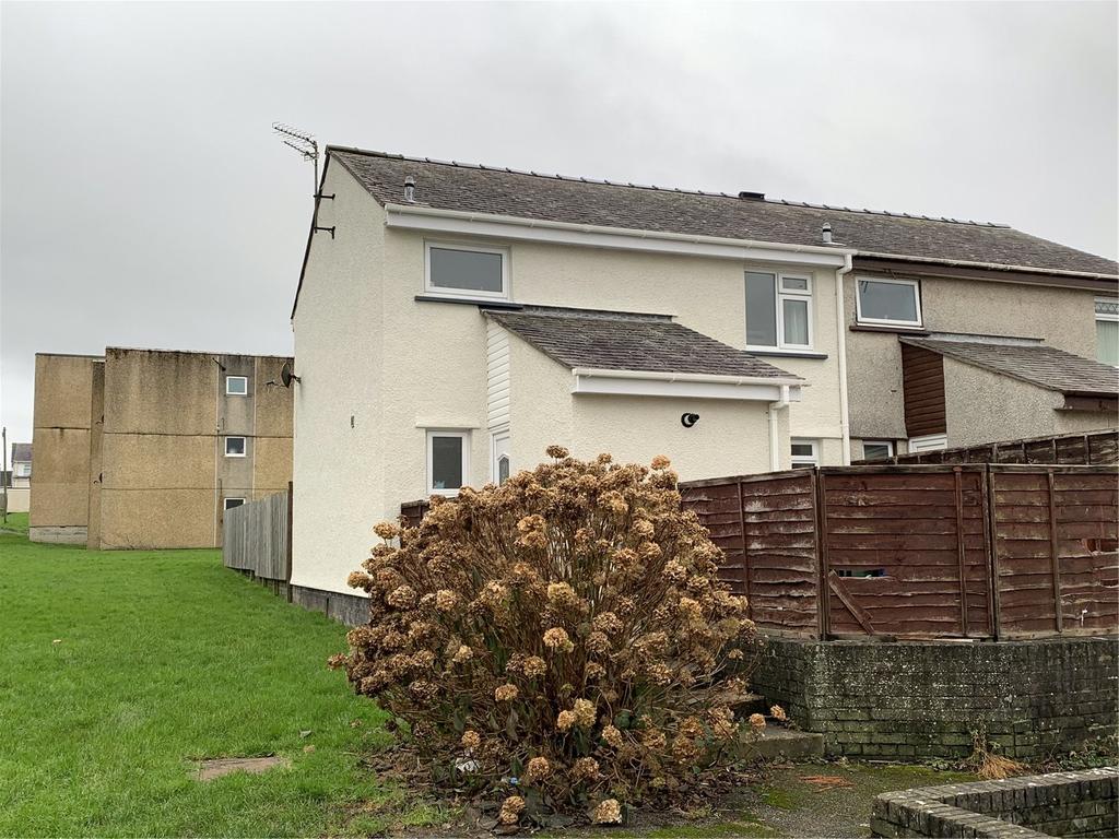 Bryn Meurig, Llangefni, Anglesey, LL77 3 bed terraced house £145,000