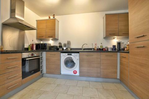 2 bedroom apartment to rent, Aspen Court, High Wycombe HP13