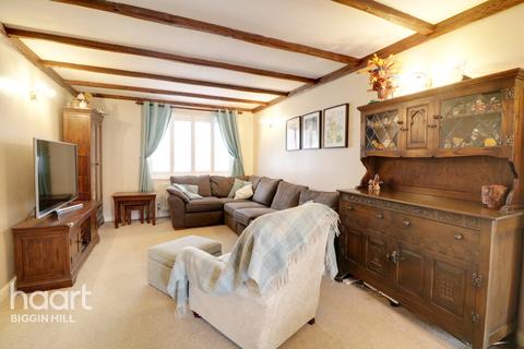 8 Glovers Close, Biggin Hill, Westerham, TN16 3GA