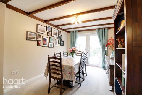 8 Glovers Close, Biggin Hill, Westerham, TN16 3GA