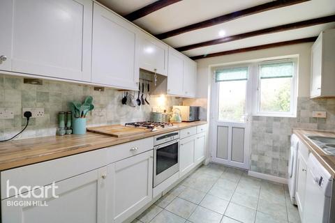 8 Glovers Close, Biggin Hill, Westerham, TN16 3GA