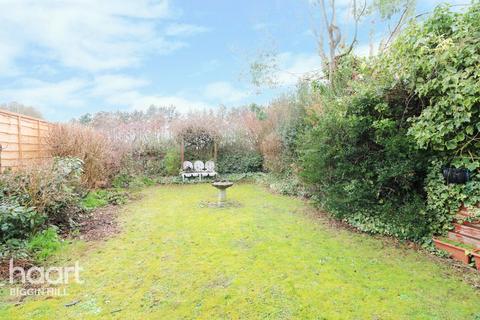 8 Glovers Close, Biggin Hill, Westerham, TN16 3GA