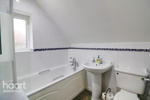 8 Glovers Close, Biggin Hill, Westerham, TN16 3GA