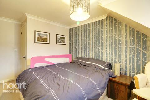8 Glovers Close, Biggin Hill, Westerham, TN16 3GA