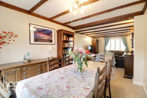 8 Glovers Close, Biggin Hill, Westerham, TN16 3GA