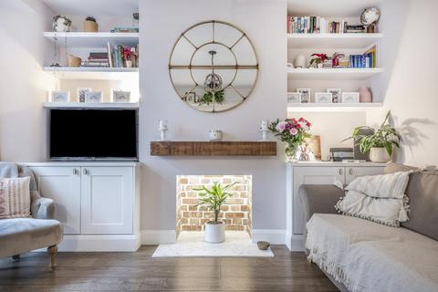 4 Huntley Way, London, SW20 0AH
