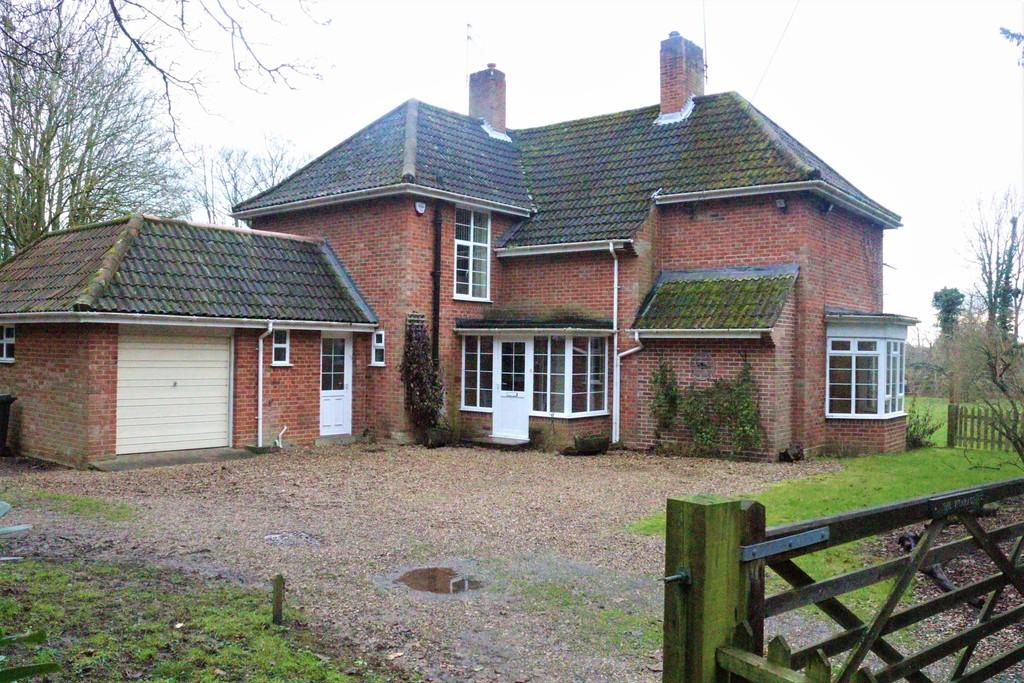 Great Barton, Nr Bury St. Edmunds 4 bed detached house £1,700 pcm (£