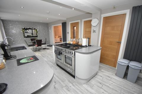 24 Bramcote Drive, Solihull, B91 2HT