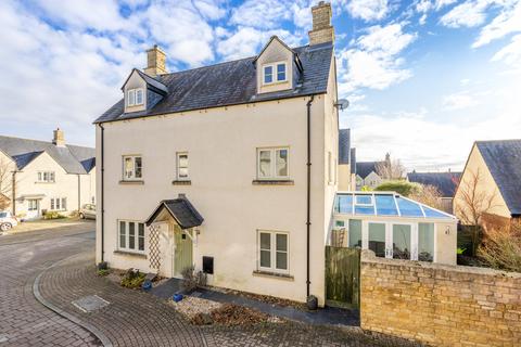 7 Hardie Close, Tetbury, GL8 8FA