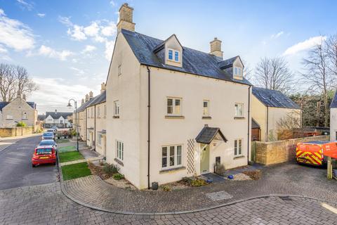 7 Hardie Close, Tetbury, GL8 8FA
