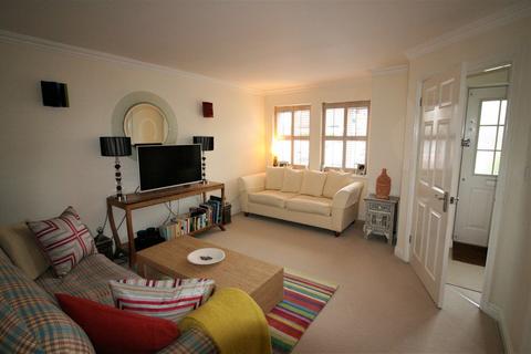 8 Gowrie Place, Caterham, CR3 5ZF