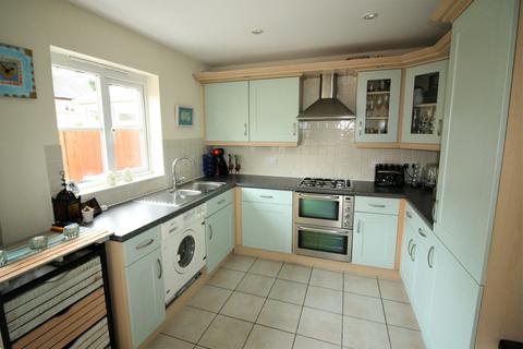 8 Gowrie Place, Caterham, CR3 5ZF