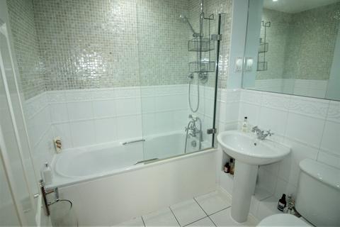 8 Gowrie Place, Caterham, CR3 5ZF