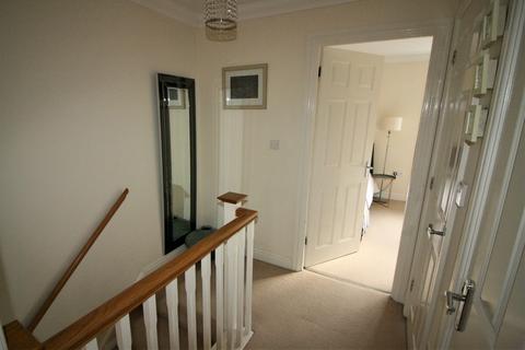 8 Gowrie Place, Caterham, CR3 5ZF