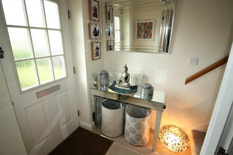 8 Gowrie Place, Caterham, CR3 5ZF