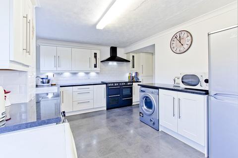 42 Forest Dene, Crowborough, TN6 2EX