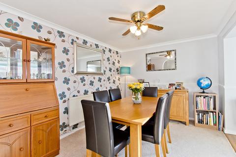 42 Forest Dene, Crowborough, TN6 2EX