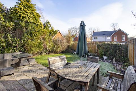 42 Forest Dene, Crowborough, TN6 2EX