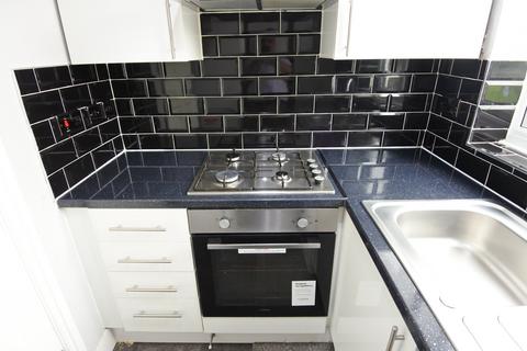 2 bedroom maisonette to rent, Marquis Close, Alperton HA0