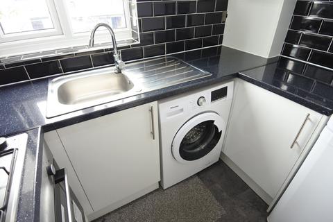 2 bedroom maisonette to rent, Marquis Close, Alperton HA0