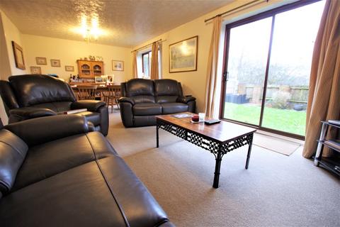 45 Lark Rise, Uttoxeter, ST14 8SZ