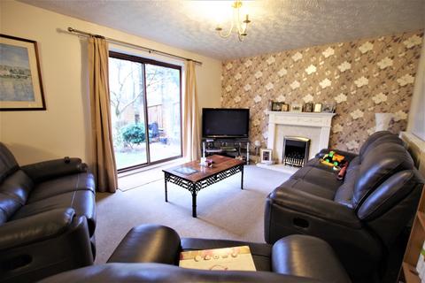 45 Lark Rise, Uttoxeter, ST14 8SZ