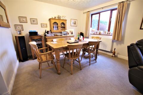 45 Lark Rise, Uttoxeter, ST14 8SZ