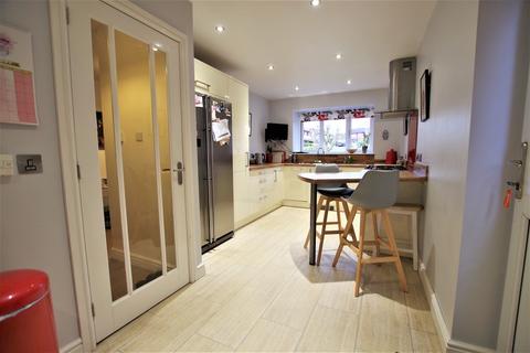 45 Lark Rise, Uttoxeter, ST14 8SZ