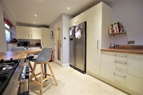 45 Lark Rise, Uttoxeter, ST14 8SZ
