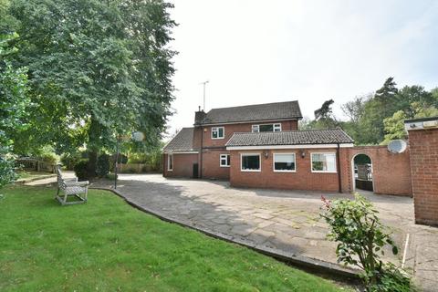 Hollows House Anslow Lane, Rolleston On Dove, Burton-on-trent, DE13 9DS