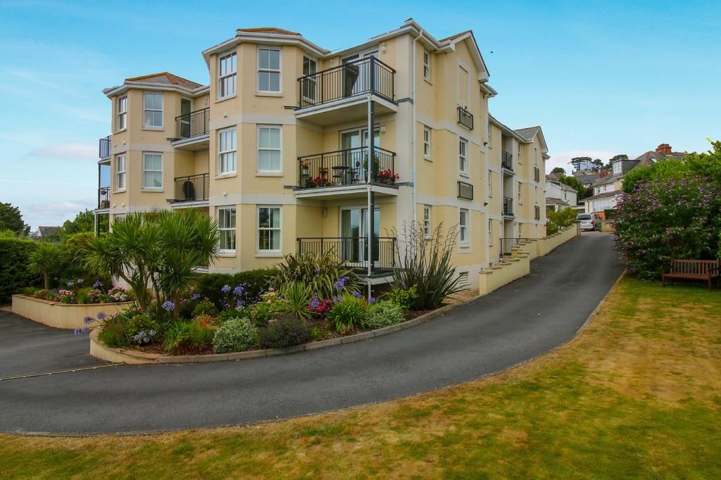 Yannon Drive, Teignmouth 2 bed apartment £250,000