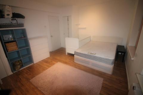 11 Mason Close, London, E16 1LF