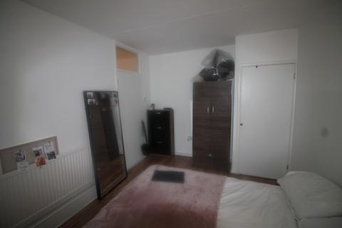 11 Mason Close, London, E16 1LF