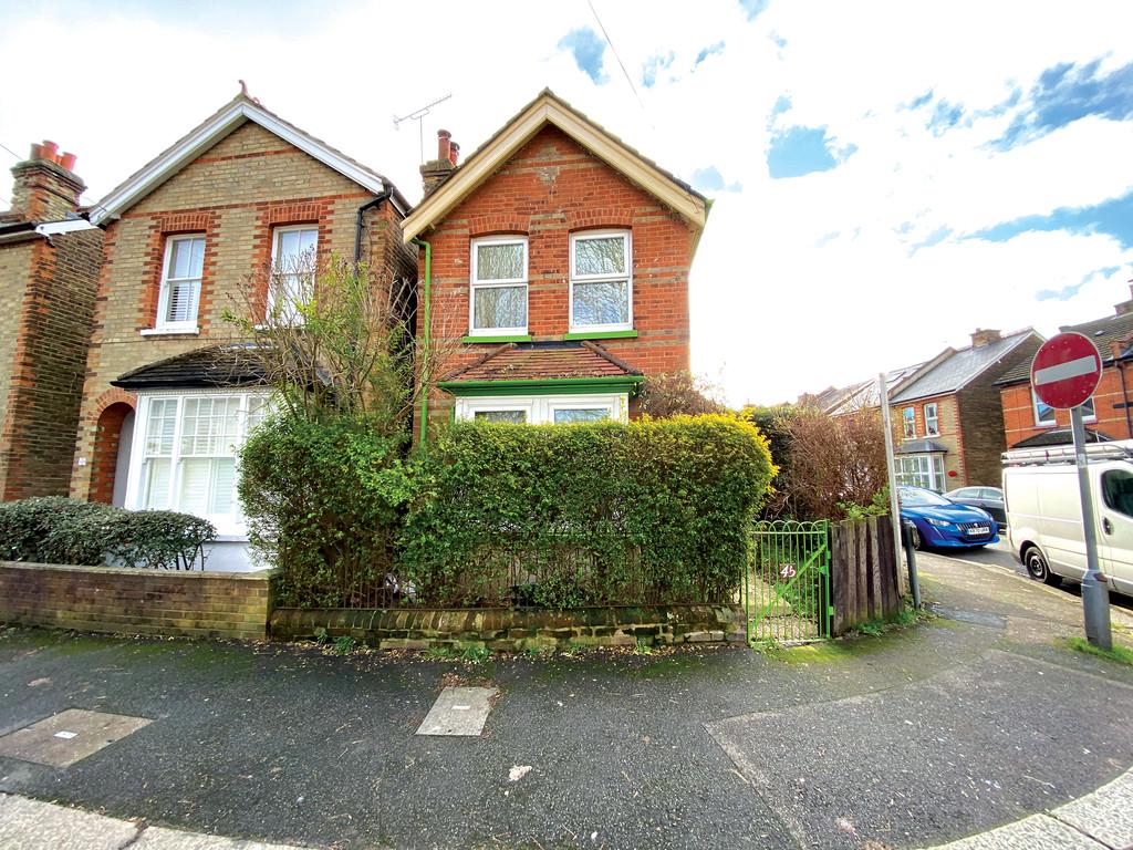 Alpine Road, Redhill, RH1 2 bed detached house £200,000