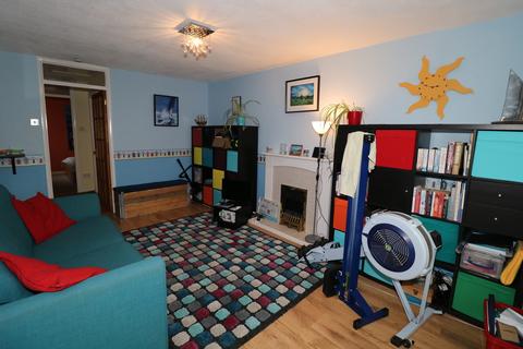 8 Edmondes Close, Warwick, CV34 5TX