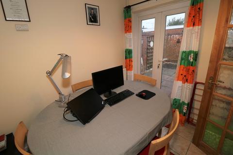 8 Edmondes Close, Warwick, CV34 5TX
